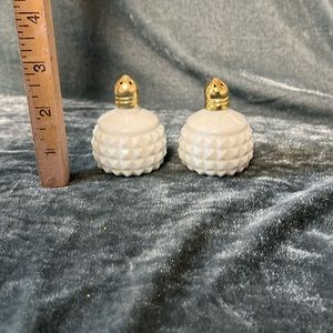 VTG Taiwan Salt and Pepper Shakers
